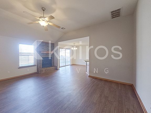 2nd image of 604 Eastview Dr