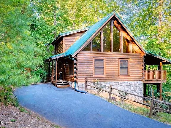 3rd image of 749 Yona Trail Way