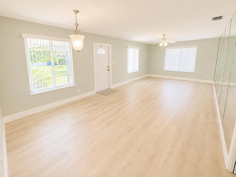 1232 Cabana Rd #1 — Photo 8