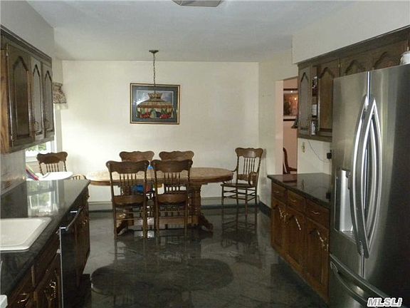 4th image of 20 Pine Ave