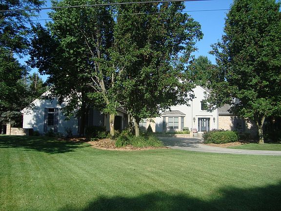 4th image of 2227 N Sycamore Dr