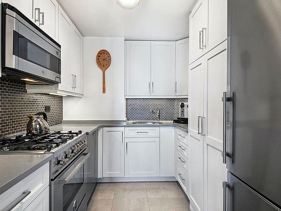 5th image of 215 E 79th St APT 15E
