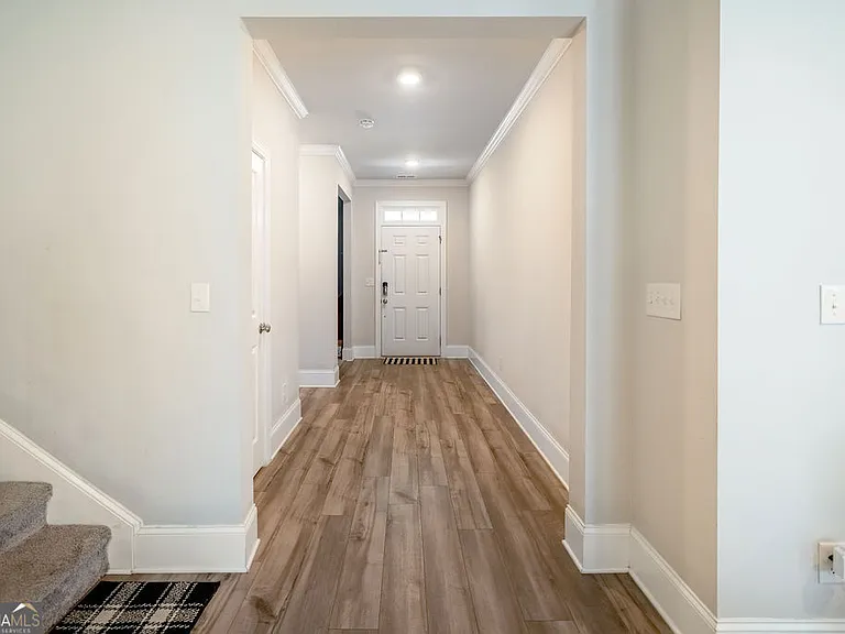 123 Vivian Ln — Photo 2
