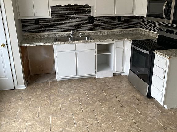 4th image of 3097 S Wesley Ct