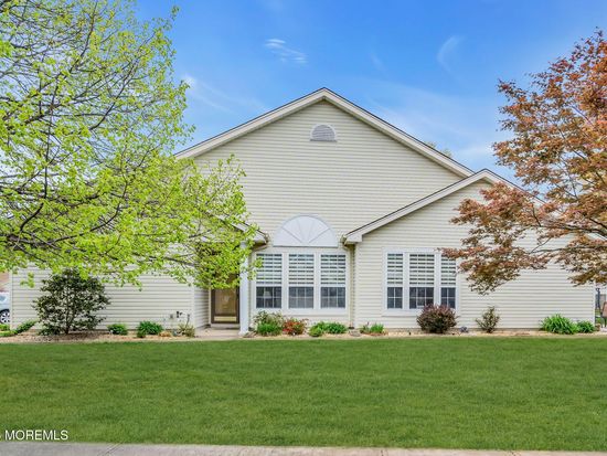 64 Symphony Avenue, Bayville, NJ 08721