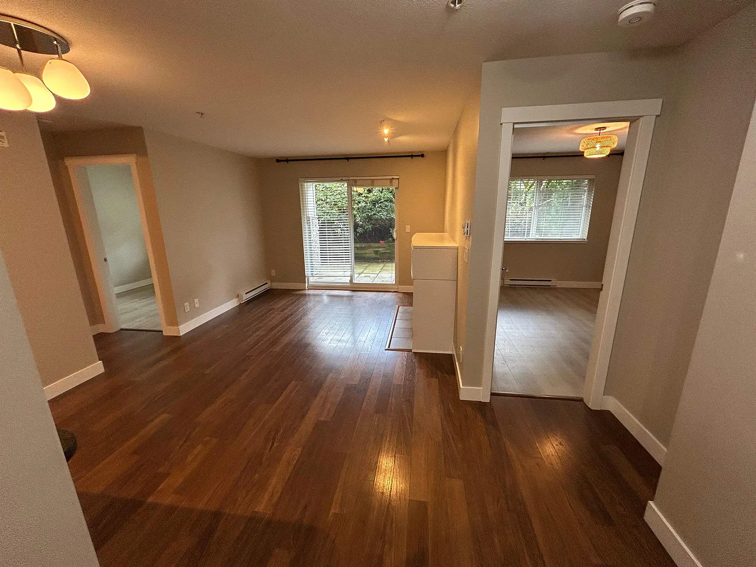 2 bed, 831 sqft, $2,400 — Photo 2