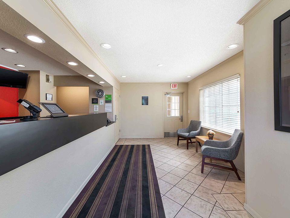 Lobby and Guest Check-in
