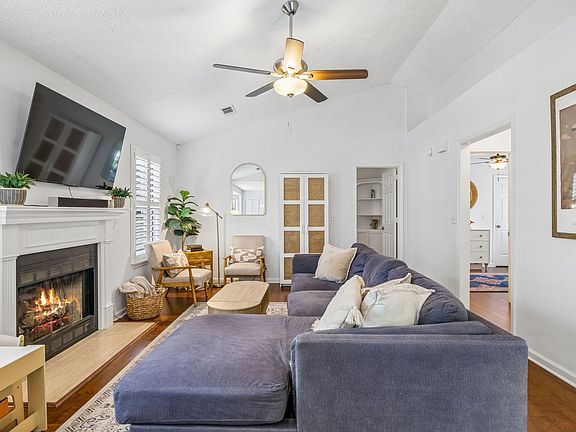 5th image of 806 Brandyleigh Ct