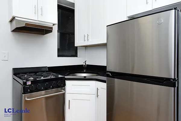 Rented by LC Lemle Real Estate Group | media 7