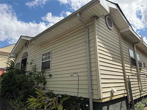 2nd image of 3212 Orleans Ave