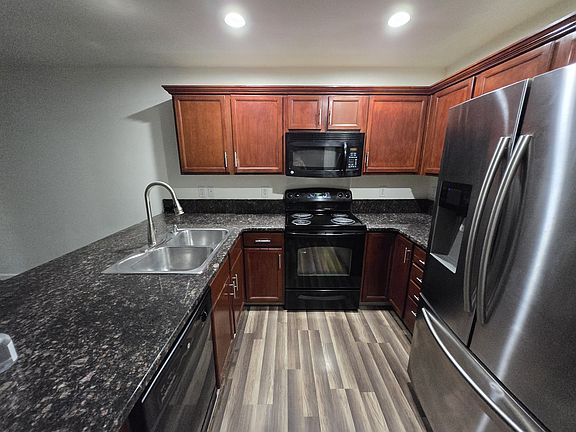 Kitchen including Oven, Microwave, Range, Dishwasher, Fridge, Washer\Dryer