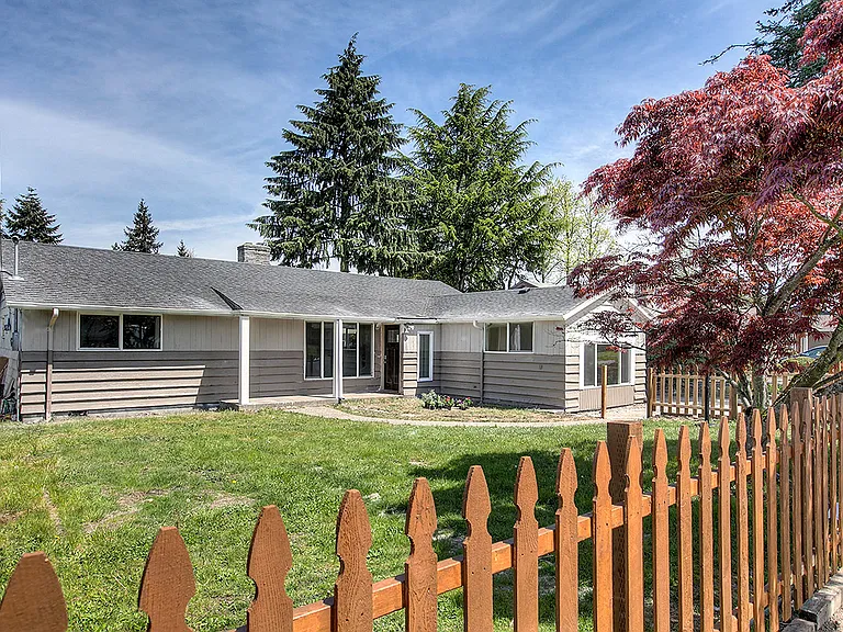 6204 S 118th Pl — Photo 15