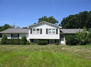 3920 Meadowhill Dr, Mineral Ridge, OH 44440