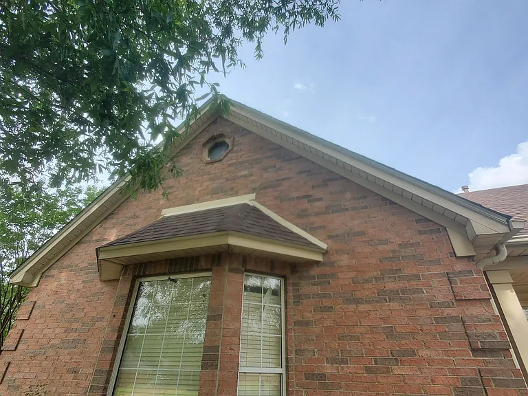 1084 Tara Dr — Photo 2