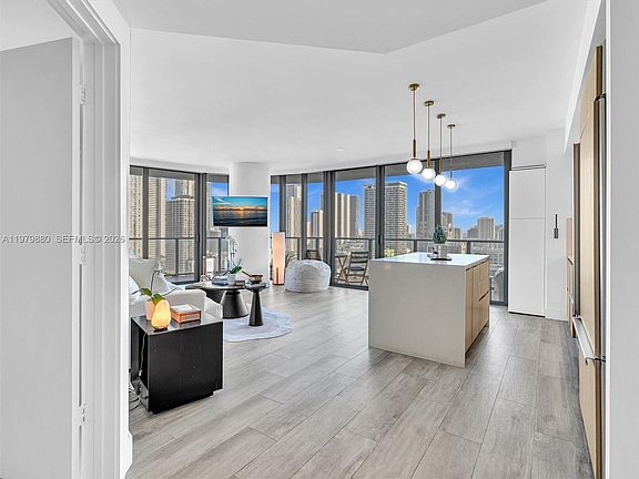 4th image of 121 NE 34th St Unit 2104