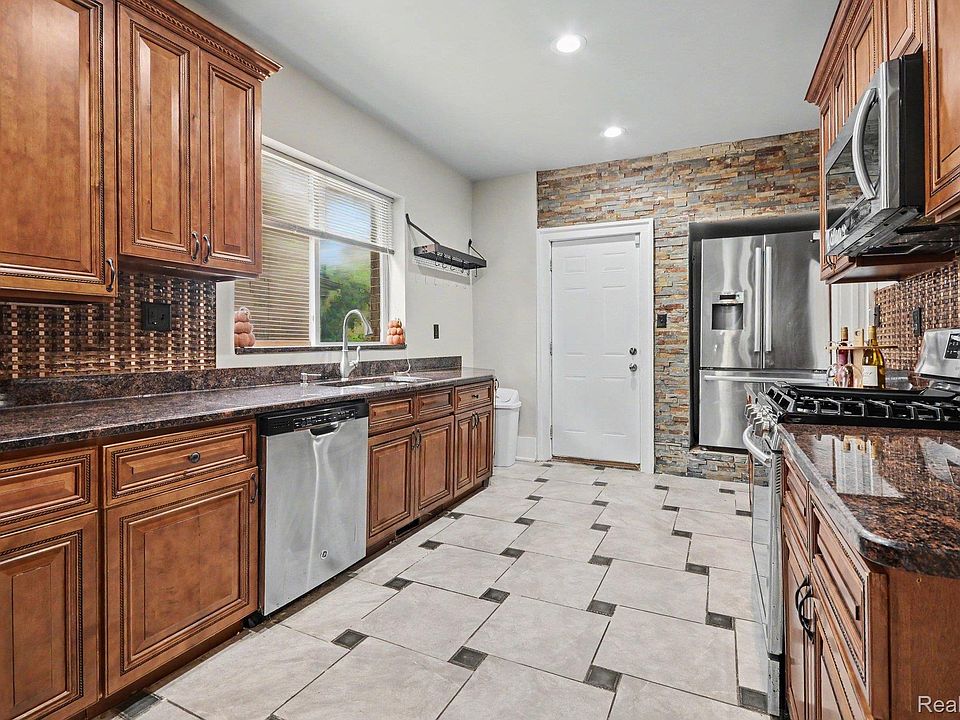 1646 Chicago Blvd, photo 13