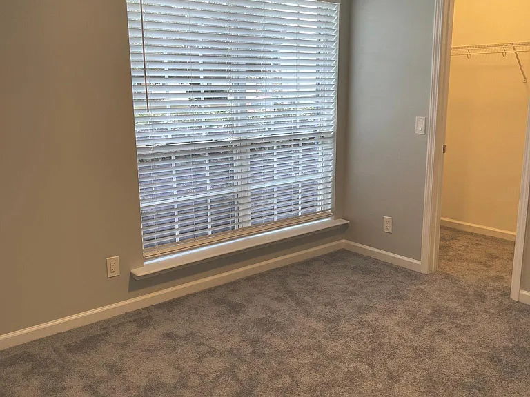 129 W Tisbury Ln — Photo 18