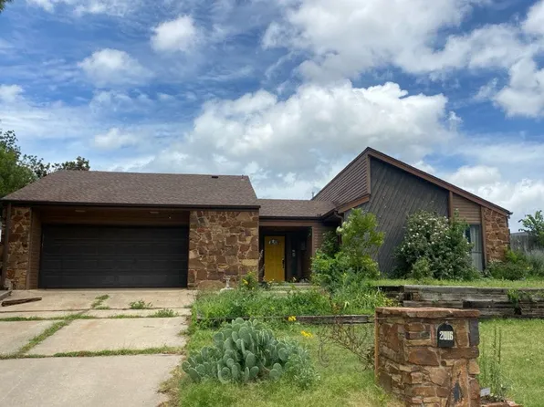 2016 Edinburg Dr, Yukon, OK 73099