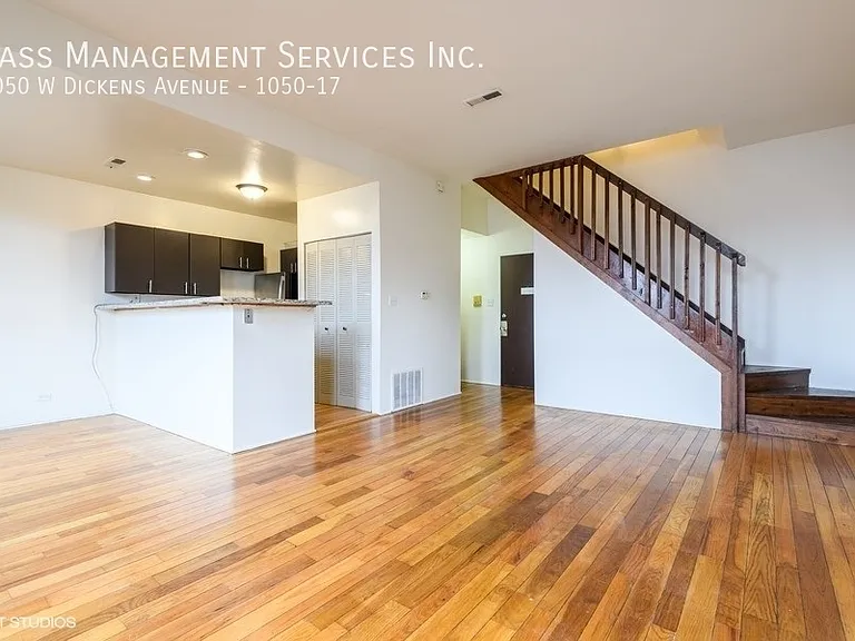 1050 W Dickens Ave #17 — Photo 2