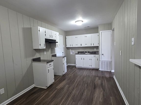 4th image of 862 Western Park Dr
