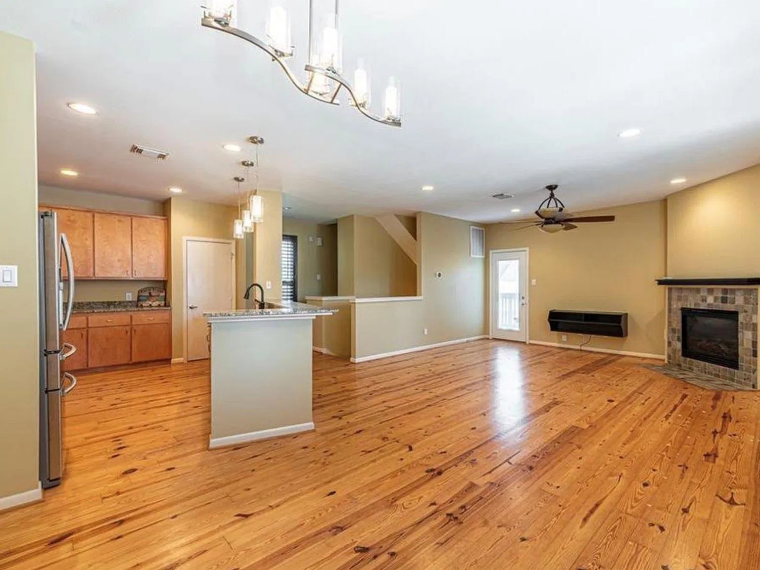 2 bed, 2.5 bath, 1712 sqft, $2,850 — Photo 4