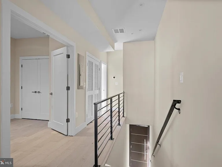 28 Todd Pl NE #2 — Photo 3