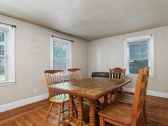 2nd image of 69 Alexander St