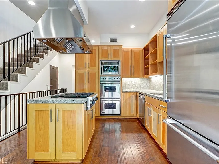 2323 S Beverly Glen Blvd #8 — Photo 8