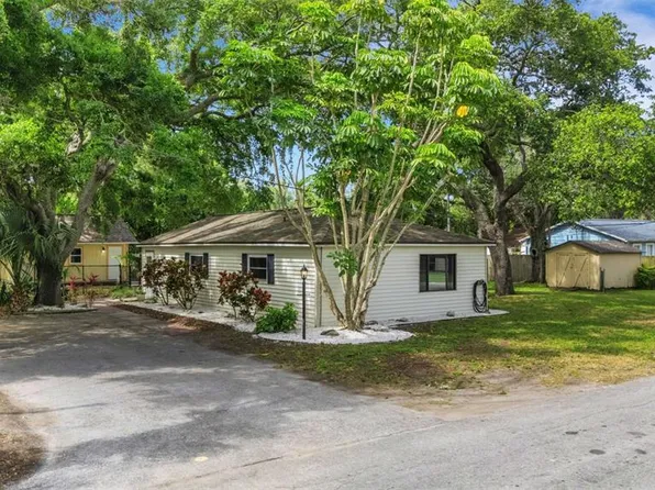 530 16th St NW, Largo, FL 33770