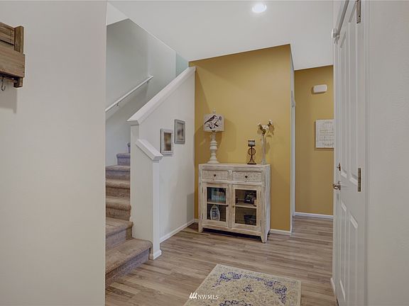 4th image of 2403 Burlwood Street NE