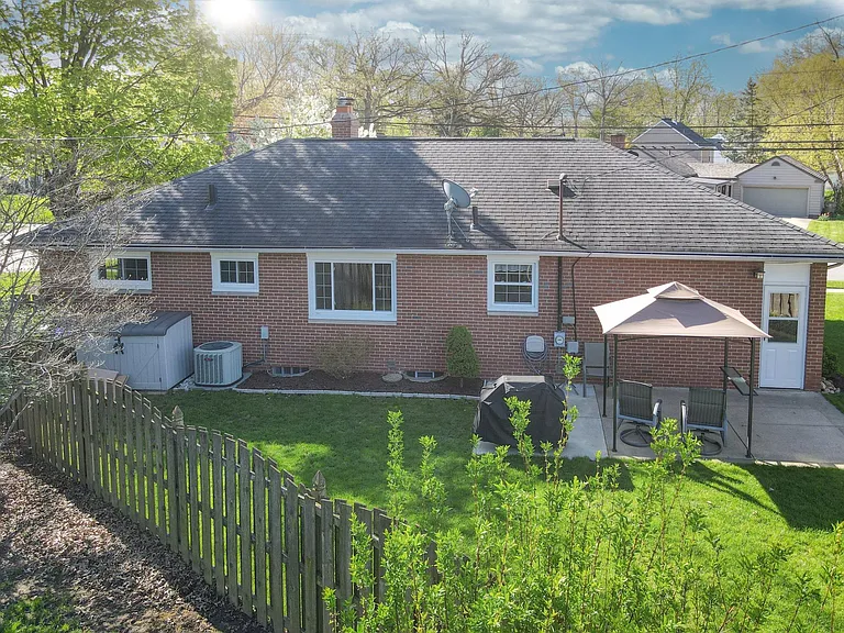 1835 Phelps Ave — Photo 27