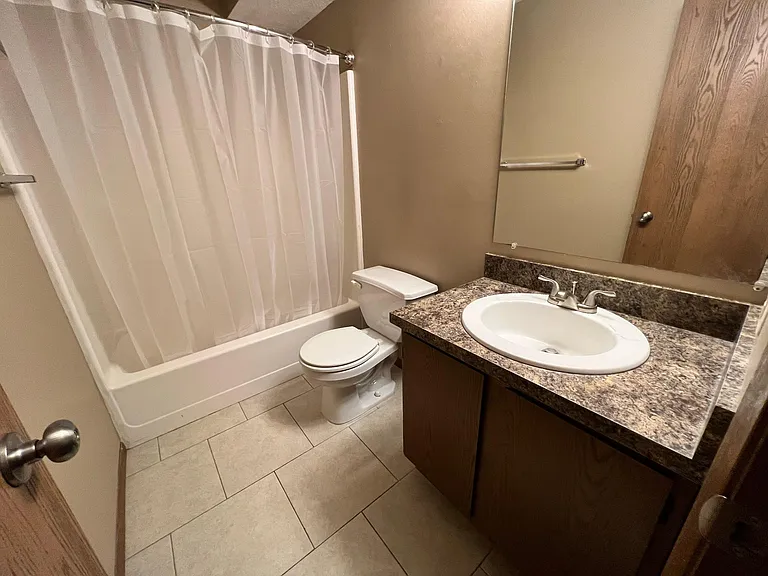 1-1813 Knox St #1 — Photo 9