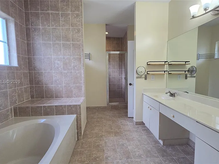 15743 SW 145th Ter — Photo 21