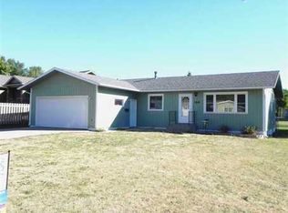 1916 8th St NW, Minot, ND 58703