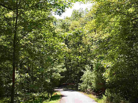 2nd image of 63 Wolf Hollow Ln #63
