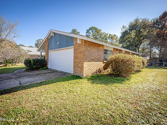 5th image of 2704 Catherine Dr