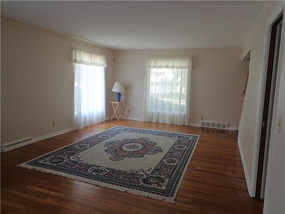 3rd image of 1245 E Woodingham Dr