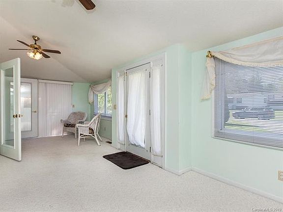 2nd image of 32 Sycamore Cir