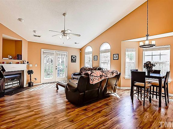 5th image of 1109 Briarwood Dr