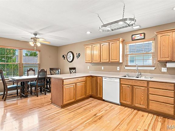 2nd image of 507 Cobblestone Ct