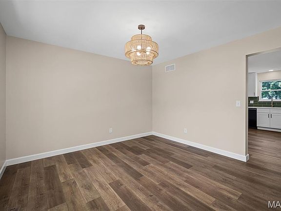 5th image of 915 Hunter Chaise Dr