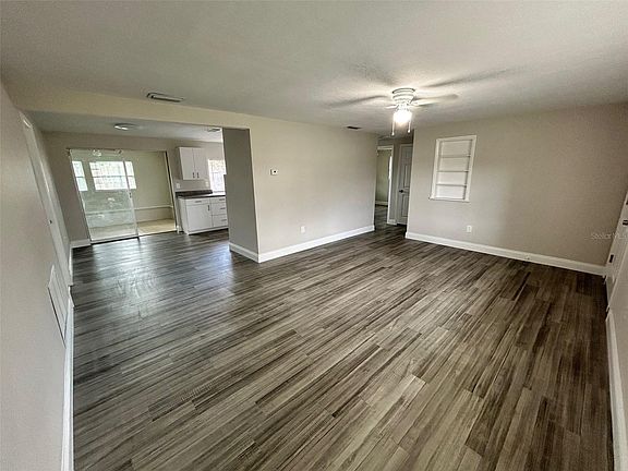 4th image of 3341 1/2 Wiltshire Dr