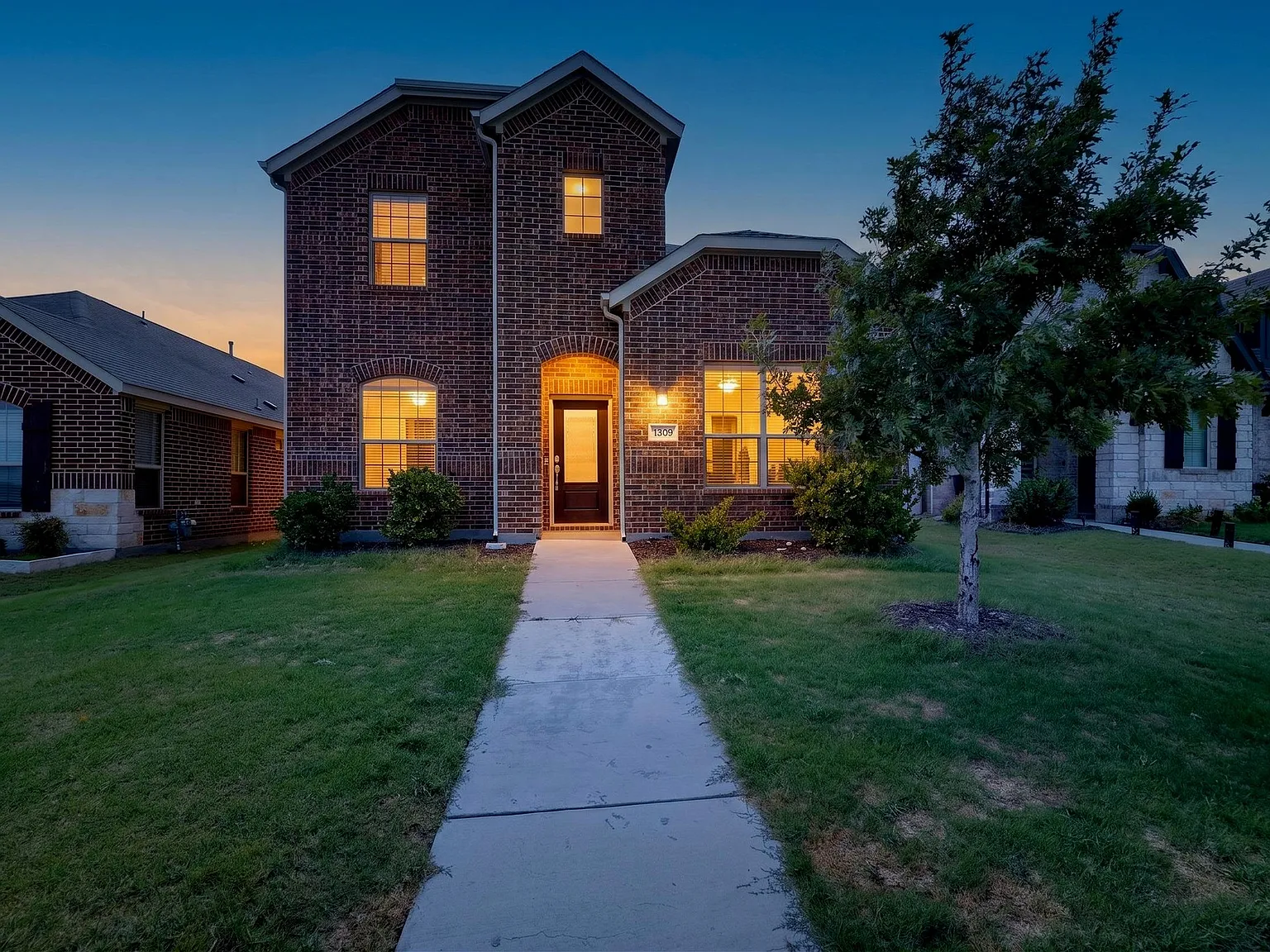 3 bed, 2091 sqft, $2,495 — Photo 2
