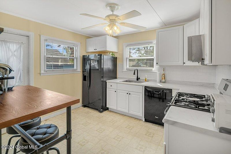 5th image of 34 Dott Avenue
