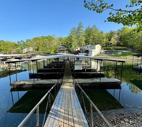5th image of 19 Lake Rd