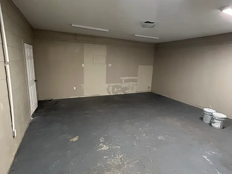 5555 Wayneland Dr — Photo 16