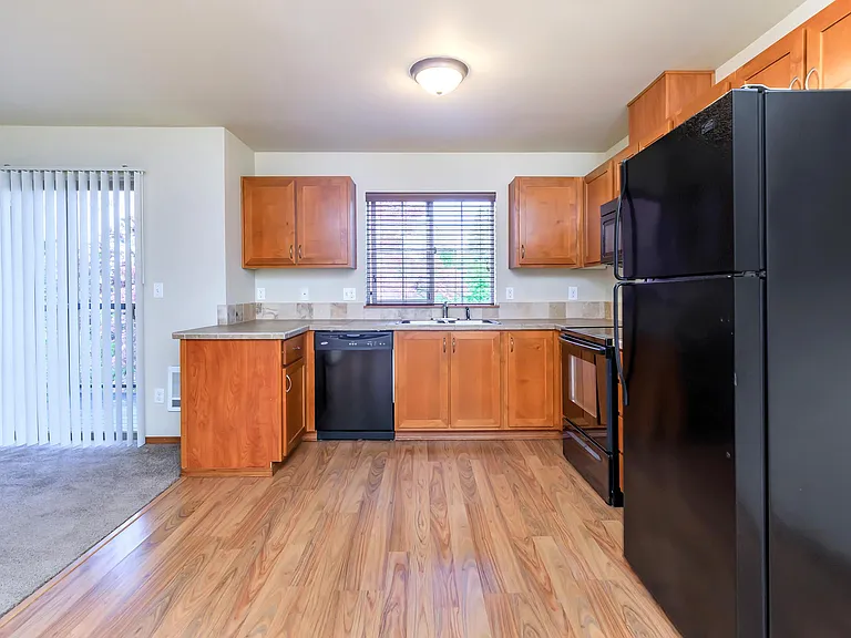 Monroe Avenue Apartments — Photo 15