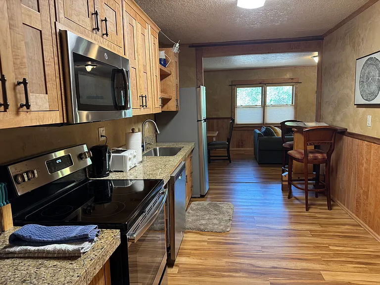 518 NW Hill St — Photo 10