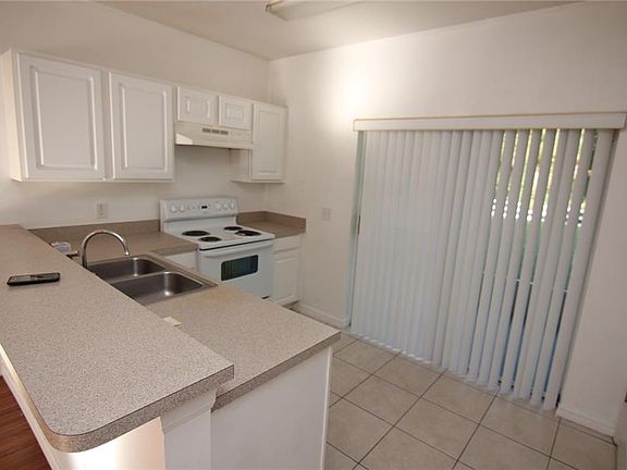 5th image of 440 Wilton Cir
