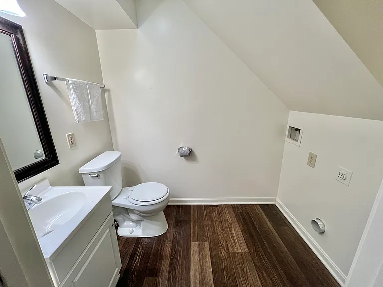 Mayfair Apartments — Photo 30